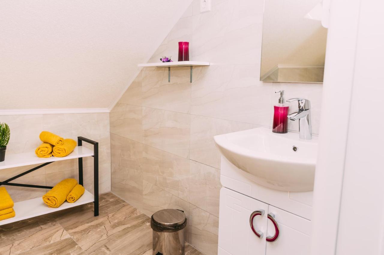Apartmani Markesic Ramsko Jezero Prozor Exterior photo