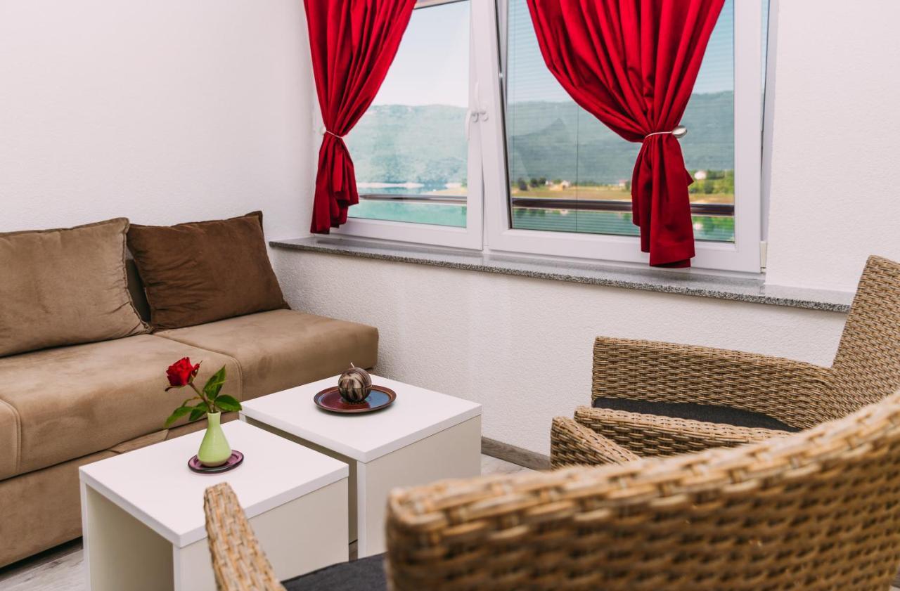 Apartmani Markesic Ramsko Jezero Prozor Exterior photo